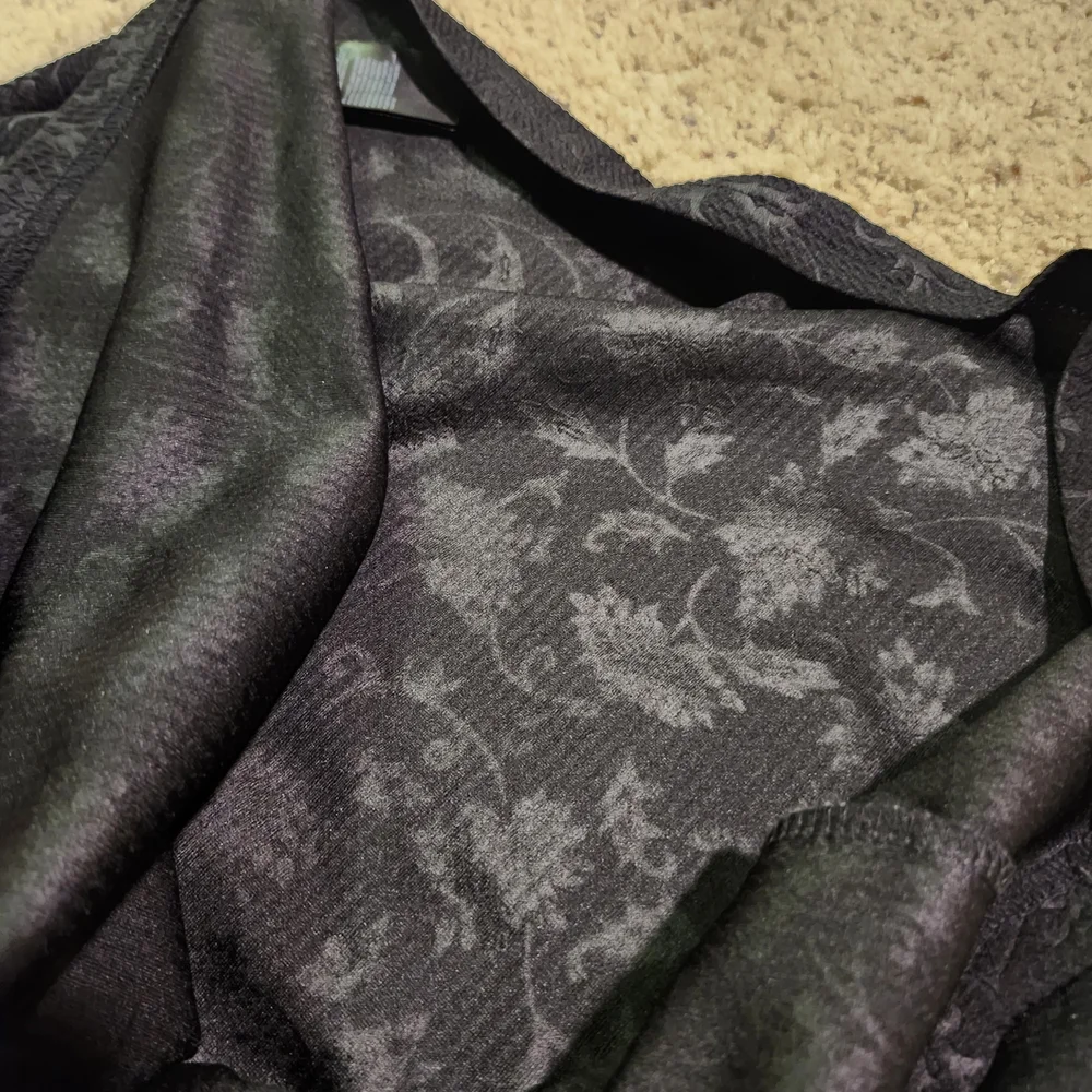 Guess Los Angeles Men's Black Floral-Texture Short-Sleeve Notch-Neck Sz L - Picture 7 of 11